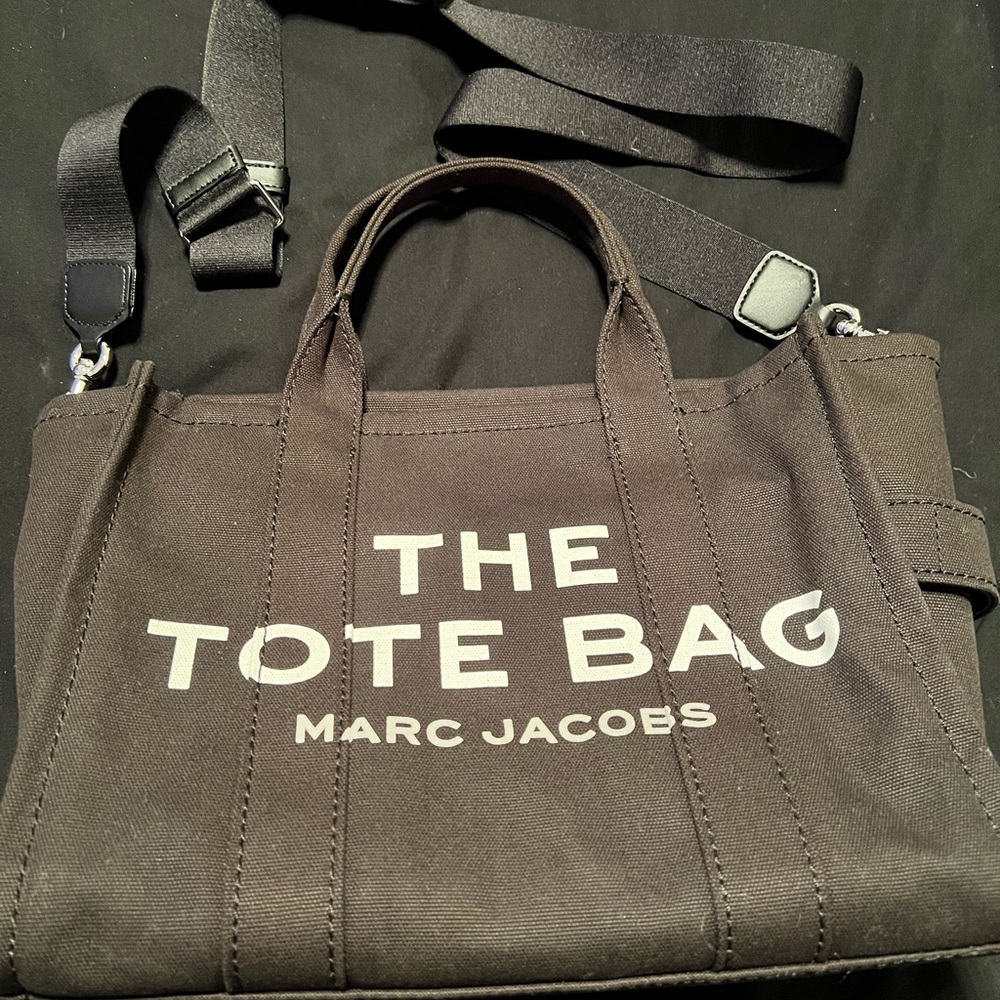 Marc Jacob’s The Tote Bag Medium Canvas